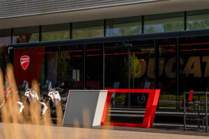 Ducati Bekleidung oder Zubehör im Detail